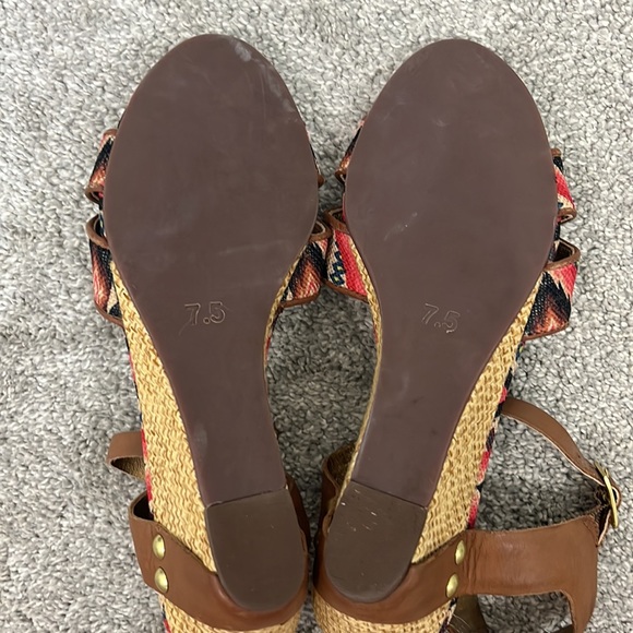 Cynthia Vincent Size 7.5 Brown and Red Aztec Strappy Wedge Slingback Sandals - Picture 8 of 11